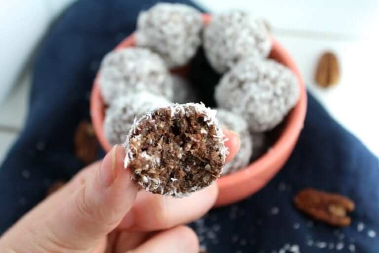 Whole30 Chocolate Coconut Bites